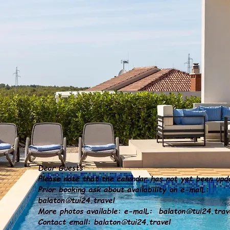 아파트 Miravento Grand Lakeside Retreat 벌러토너컬리