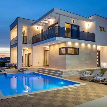 Miravento Grand Lakeside Retreat Apartment *