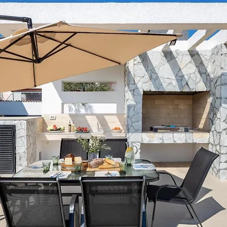 Miravento Grand Lakeside Retreat 아파트 벌러토너컬리